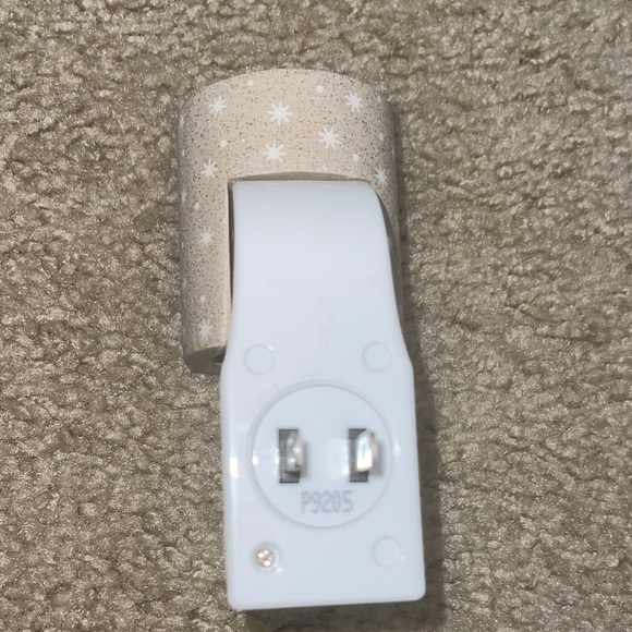 Snowflake Pattern Wallflower Plug - Picture 2 of 5